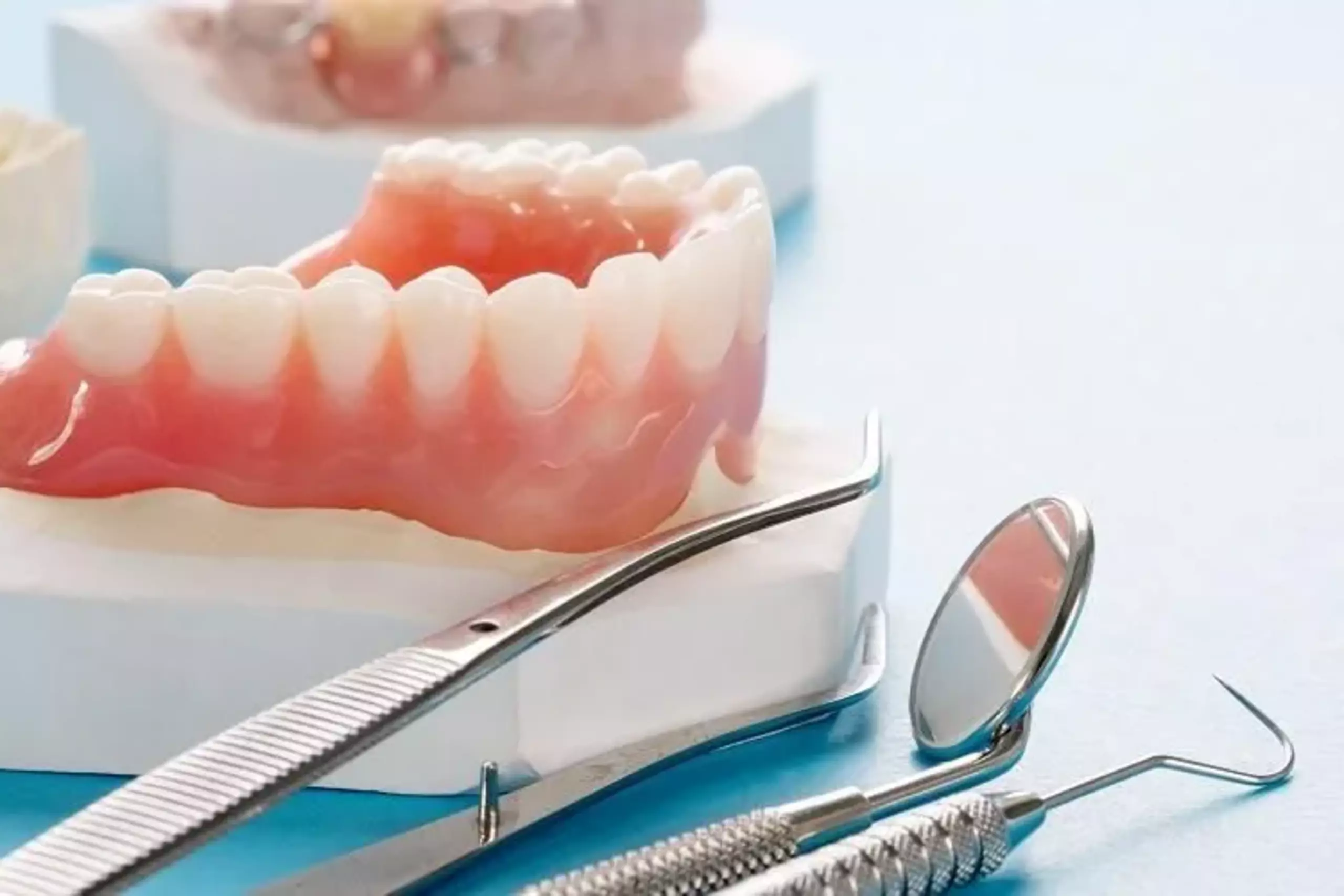 Jenis Denture Gigi dan Kelebihannya di Dental Gigi Bali