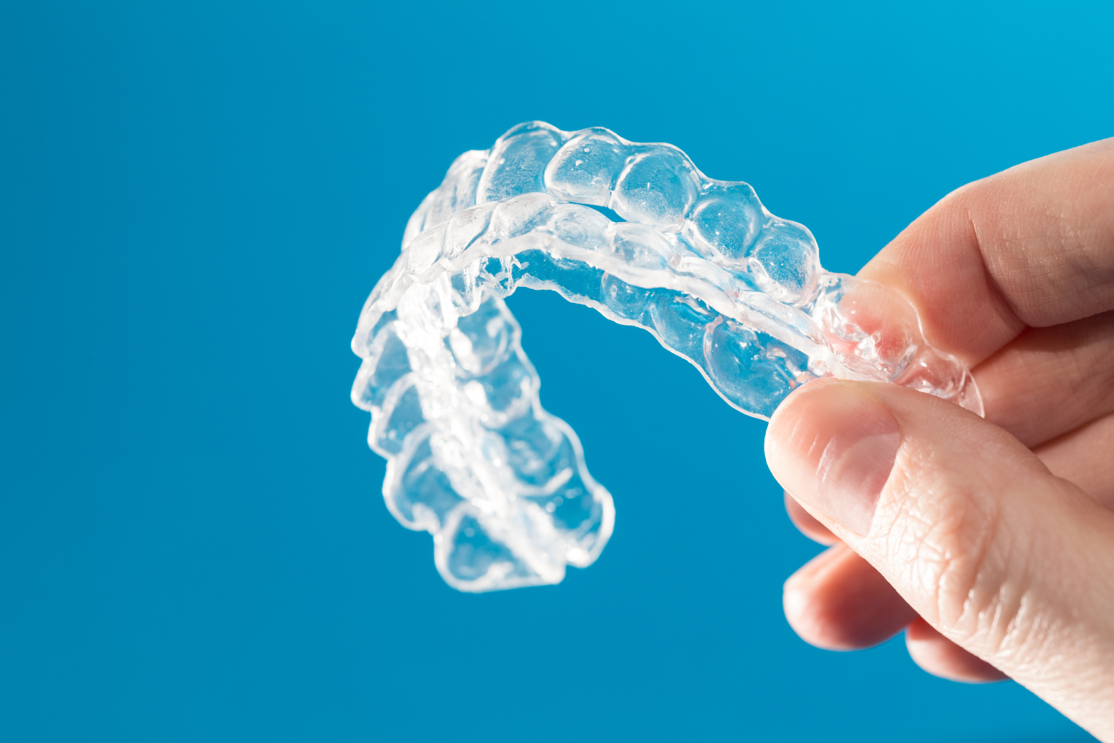 Kelebihan dan Kekurangan Behel Gigi Clear Aligner