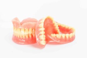 Kelebihan dan Kekurangan Gigi Palsu Valplast