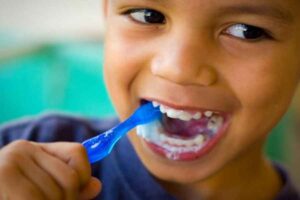 Tips Memilih Sikat Gigi untuk Anak