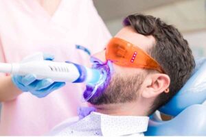 Mengapa Teeth Whitening Cocok Atasi Gigi Kamu yang Kusam?