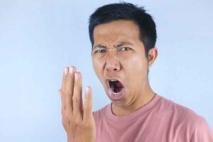 Cara Praktis Hilangkan Bau Mulut dengan Bahan Alami