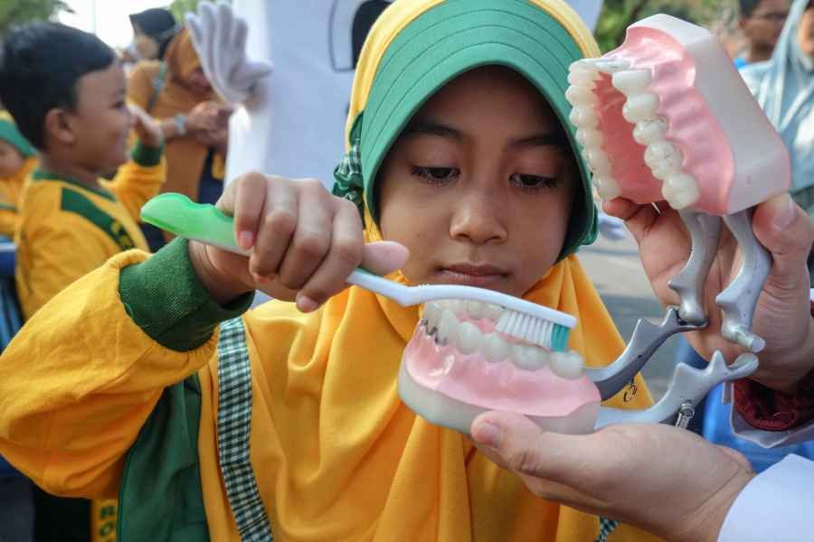 cara ajari anak jaga kesehatan gigi